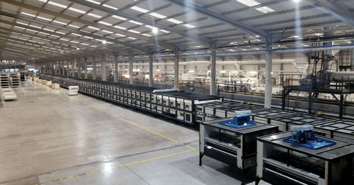 COVERLAM EXPANDS ITS NEW PRODUCTION LINE AT ITS MONCOFAR FACTORY FOR LARGE FORMATS